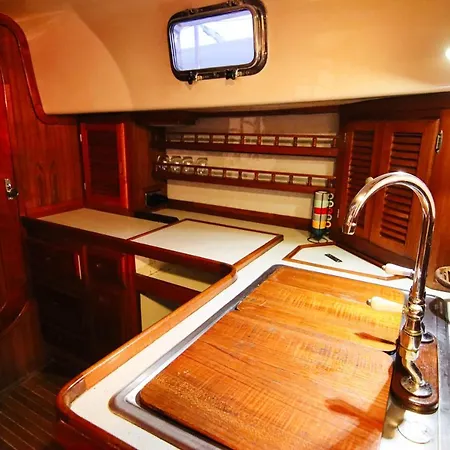 보트호텔 Alejandro Magno *